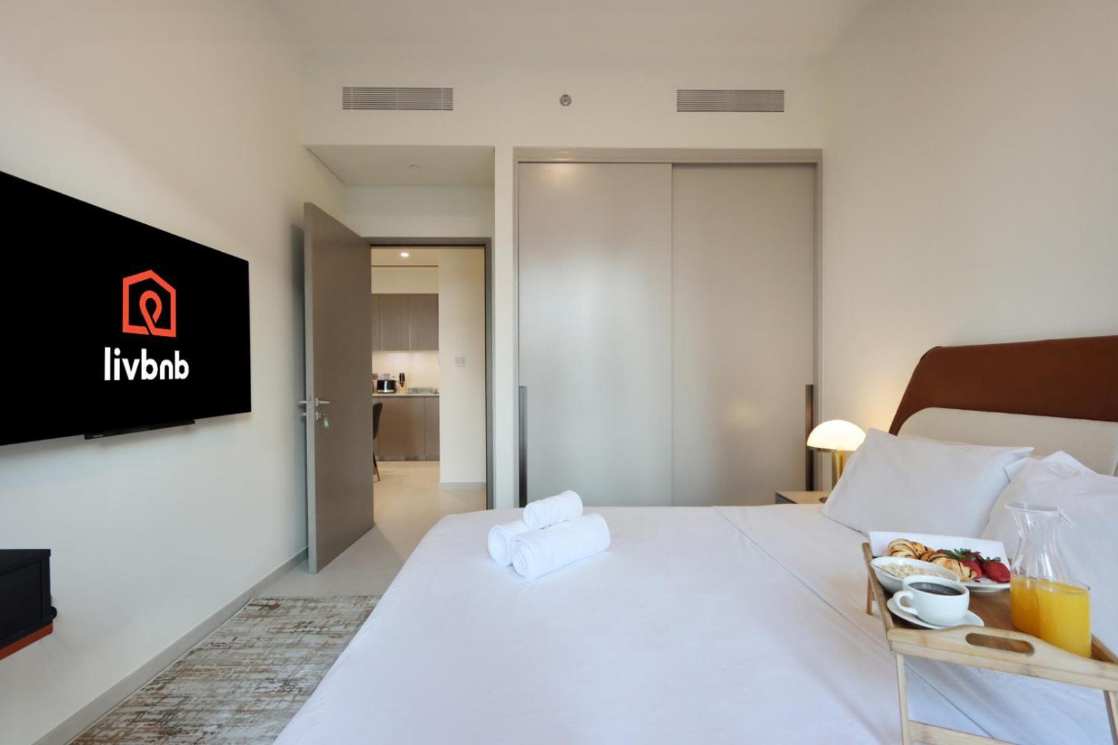 Apartment Livbnb-prestige 1br In Grande, Pool With Iconic Burj Khalifa View Dubai